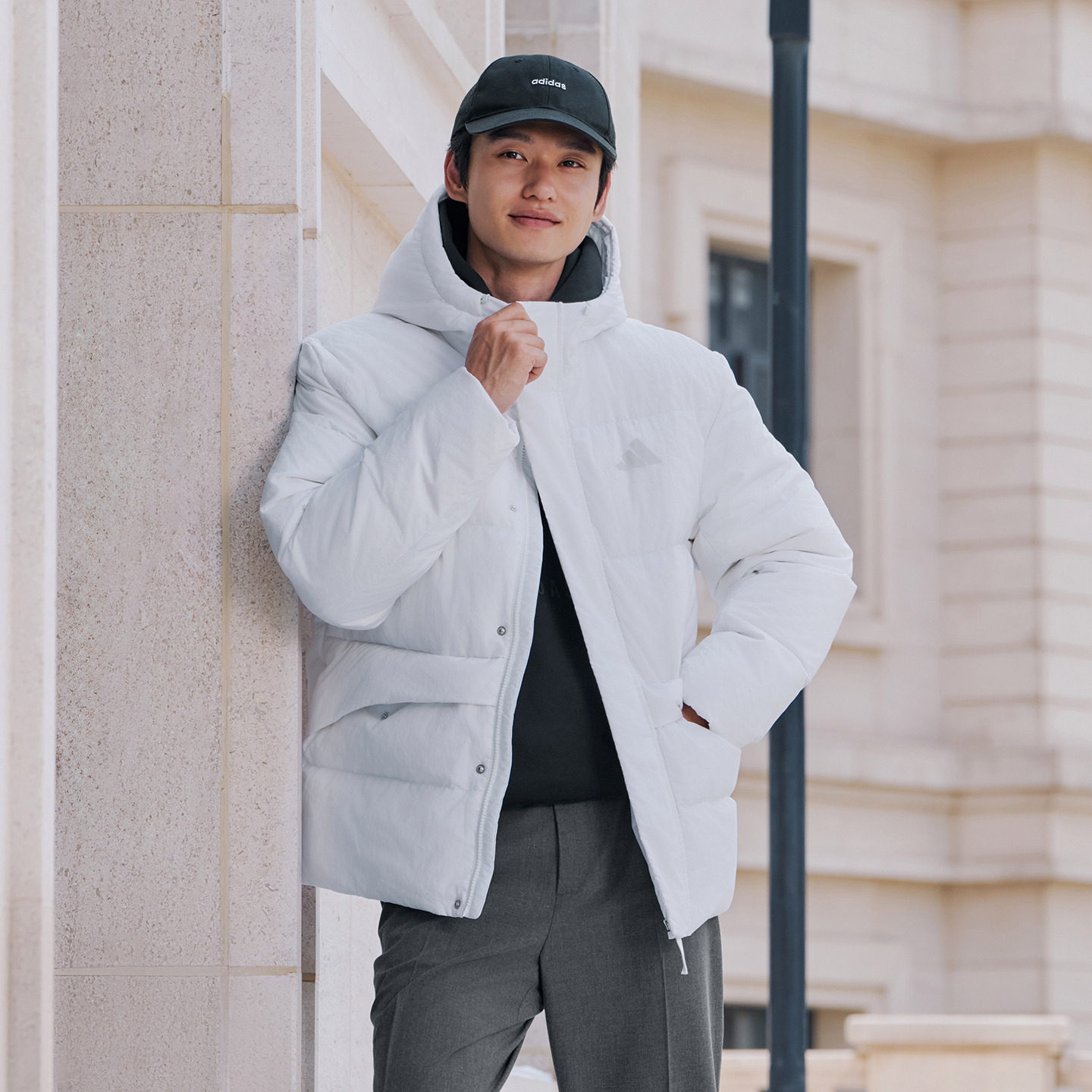 拒水保暖休闲运动风连帽鸭绒羽绒服男女秋冬adidas阿迪达斯