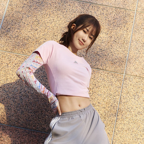 三条纹舞动系列短款修身舒适休闲短袖T恤女adidas阿迪达斯轻运动 - 图2