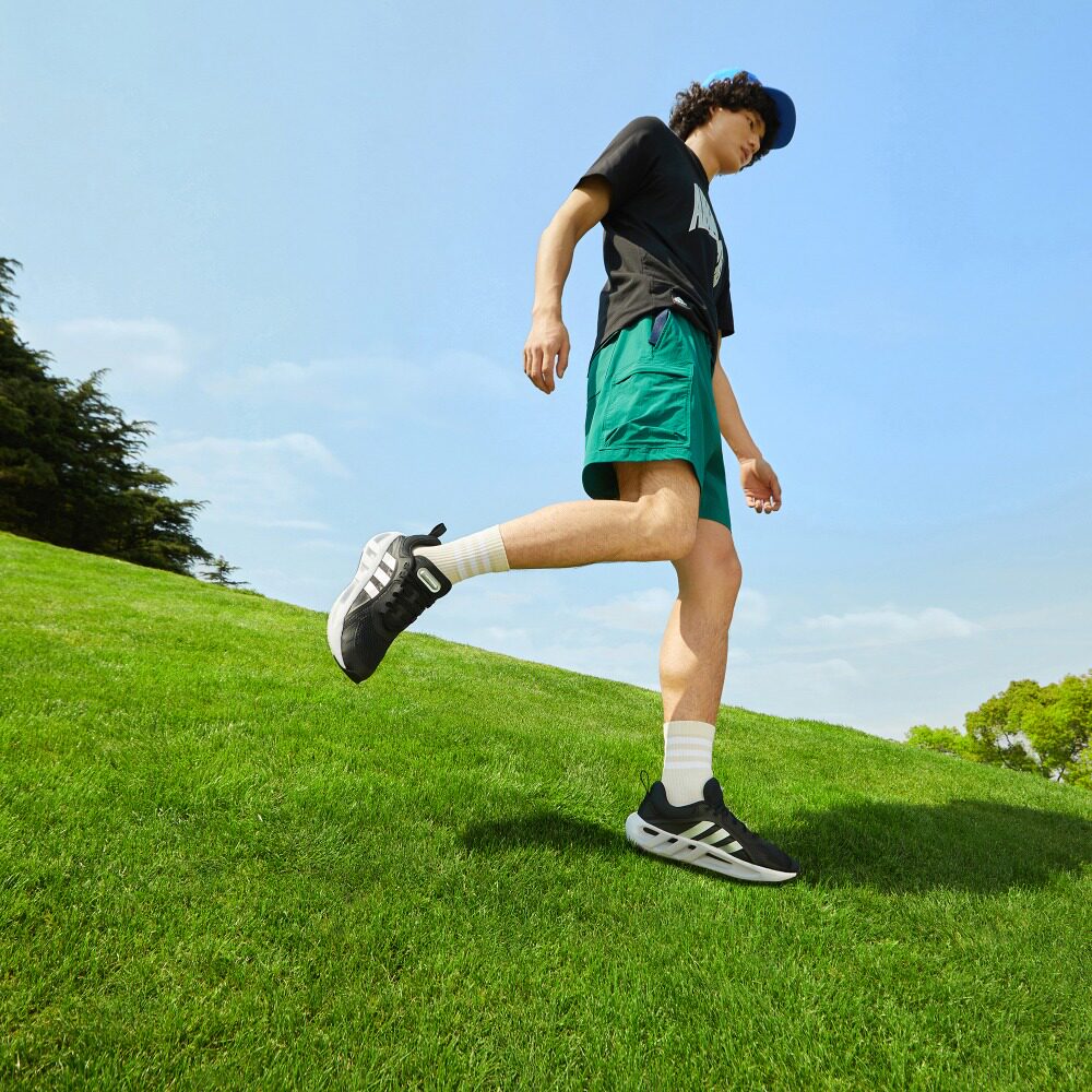  adidas跑步鞋
