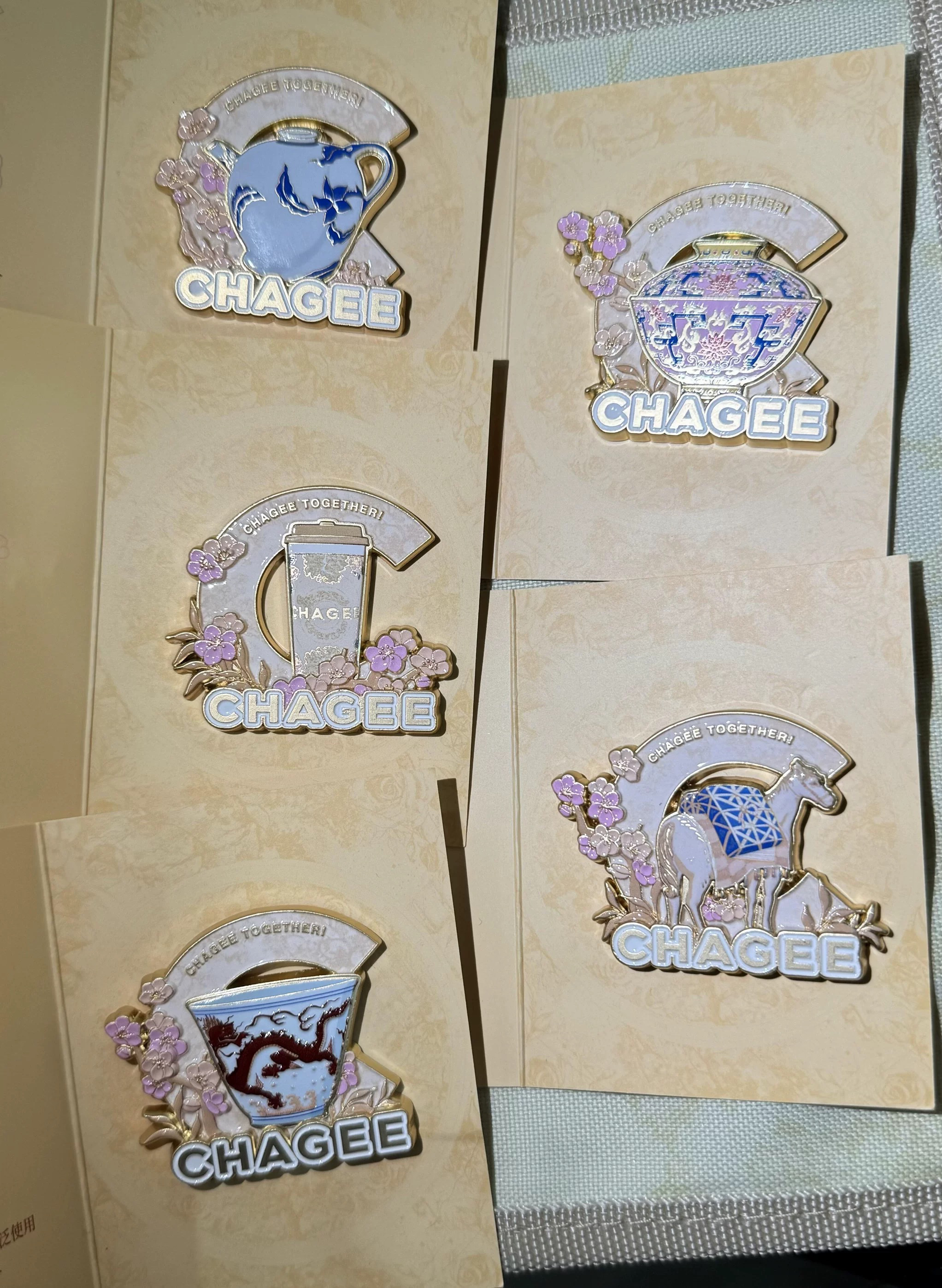 正品代购霸王茶姬七月限定花田乌龙茶马古道青花壶茶杯纹盖碗徽章 - 图2