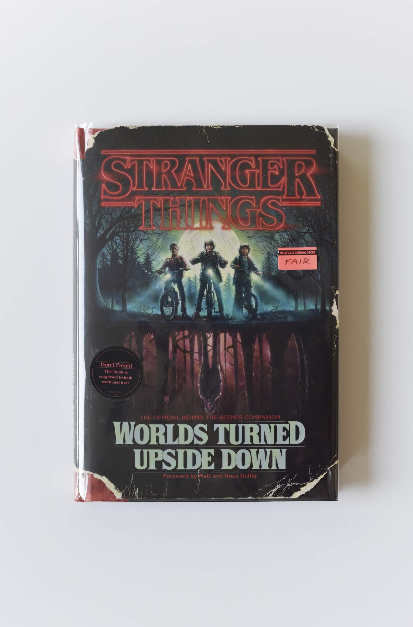 英文原版 怪奇物语 官方幕后指南 设定集 NETFLIX美剧 精装艺术画册  Stranger Things: Worlds Turned Upside Down - 图2