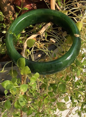 60.8大圈口新疆碧玉手镯满色菠菜绿老料厚重款宽版玉镯送妈妈礼物