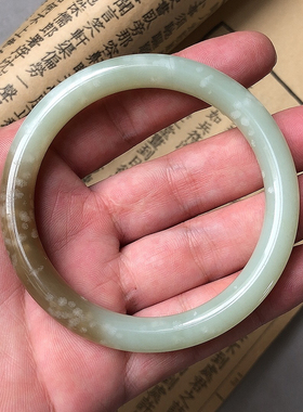 60新疆和田玉糖皮手镯籽料棉点状如雪花超漂亮油润玉镯子大圈口