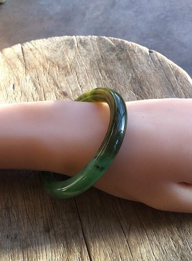 新疆籽料碧玉手镯苹果绿蟹壳青皮