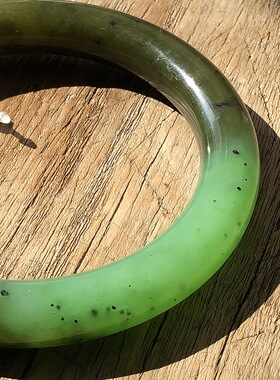 罕见双彩新疆碧玉水墨圆条手镯