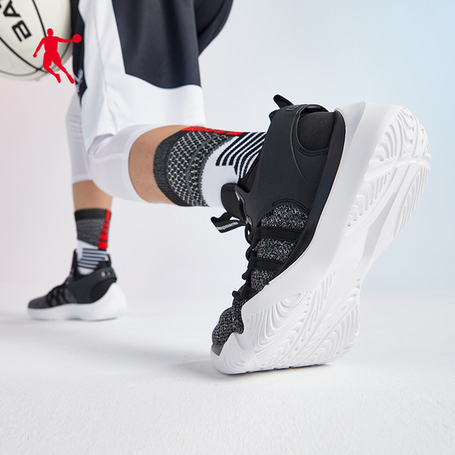 jordan low cut basketball shoes