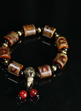 玛瑙磨砂三眼天珠招财手串