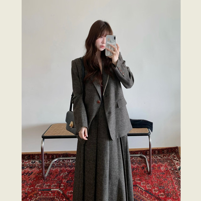 韩系毛呢西装套装女秋冬设计感灰色复古呢子外套百褶半身裙两件套