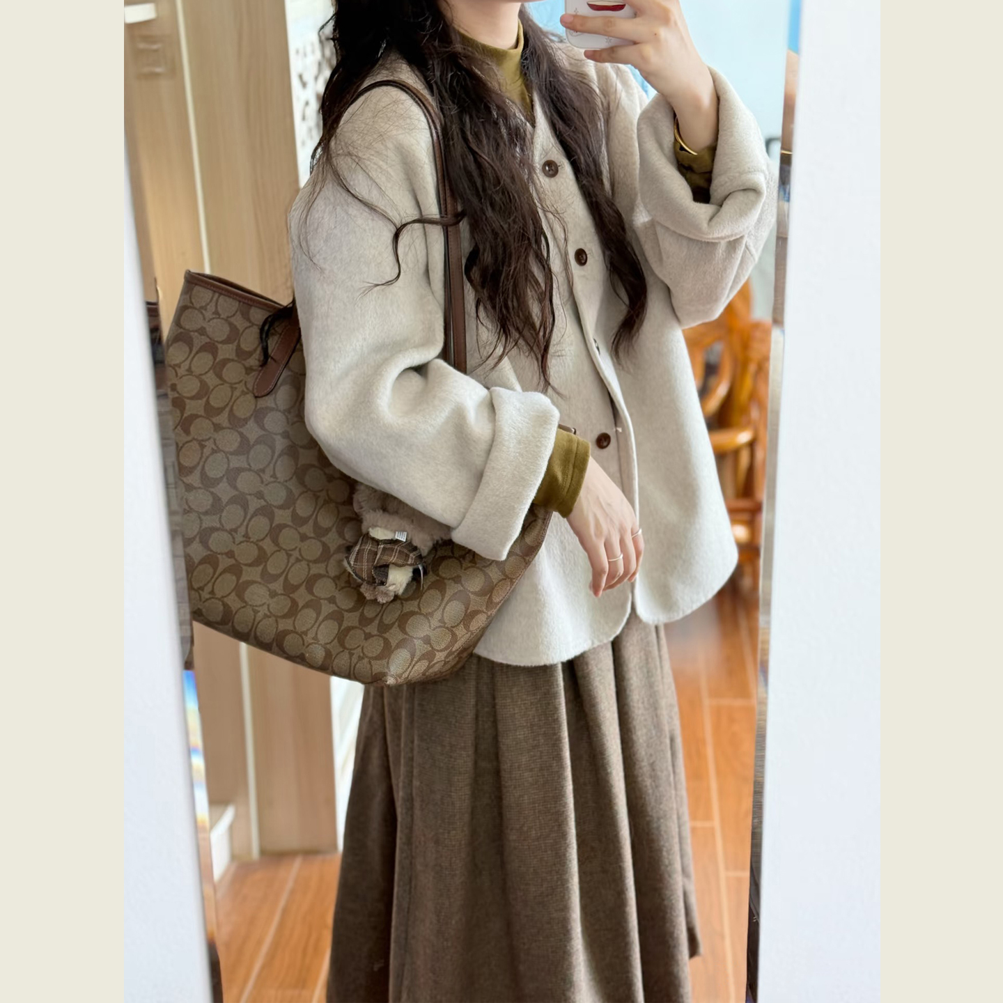 韩系简约米白色V领毛呢外套女秋冬季小个子气质通勤显瘦呢子大衣 - 图0