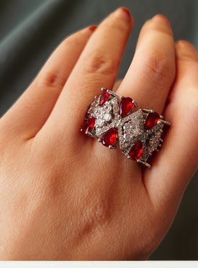 魔猫昭昭欧美时尚鸽血红宝石元素戒指轻奢优雅宴会婚庆鸡尾酒舞会