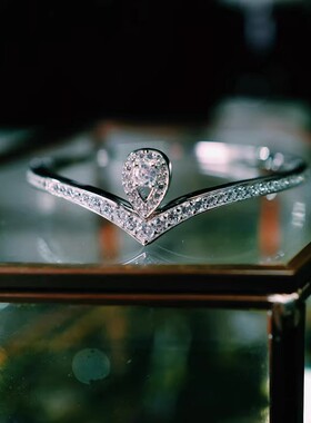 轻奢镀金满钻手镯ins小众设计高级感梨型皇冠手环婚礼手链女简约