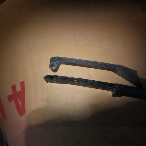 适用铃木赛驰QS110AC无声链涨紧器弯梁摩托赛胜QS110-2压条张紧条 - 图1