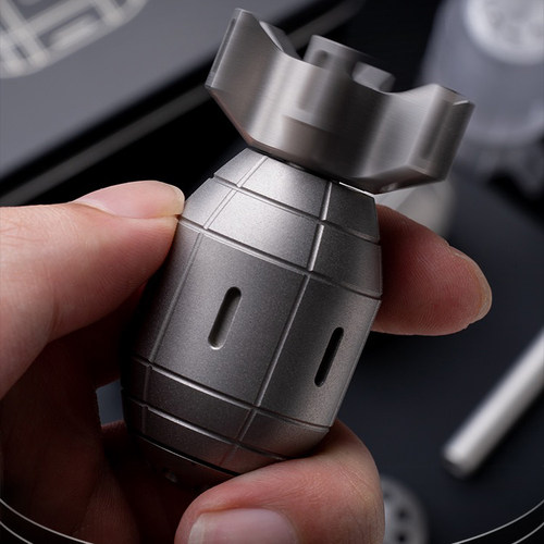 精工智造小炸弹金属鱼雷指尖玩具高级解压黑科技陀螺神器手转把件 - 图1