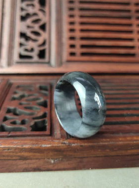 戒指籽料黑白分明细腻新疆和田玉