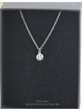 精致笑脸吊坠项链女2025新款轻奢锁骨链配饰高级感百搭轻奢颈链