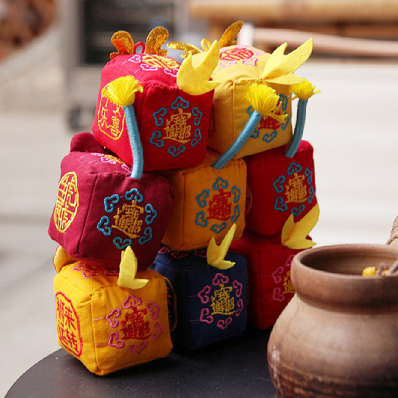 刺绣醒狮沙包玩具 荞麦壳立体方形六面复古风布老虎手工摆件挂件,淘宝优惠券,粉丝福利购,淘宝优惠卷