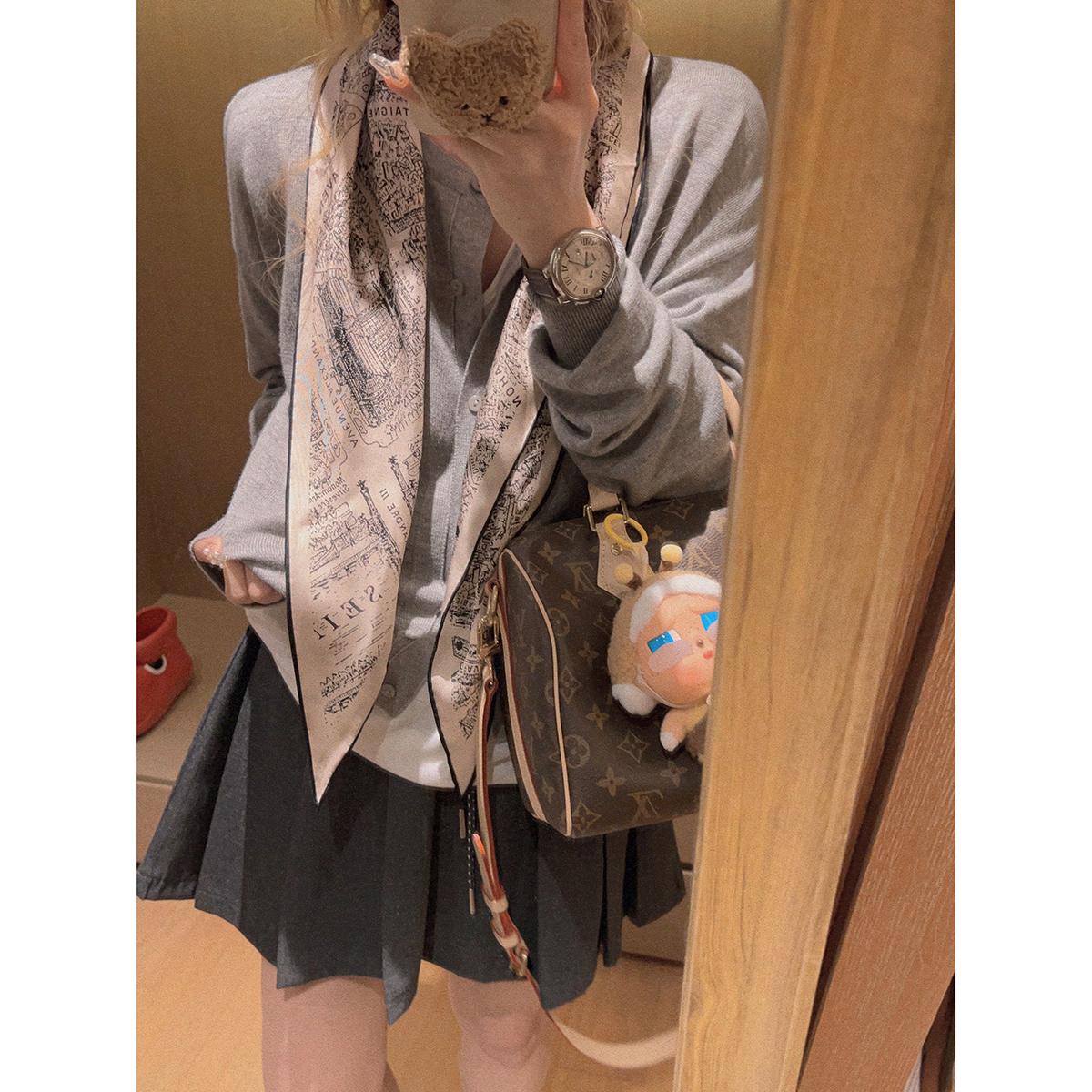 Yukiss 米色拼色大三角丝巾柔软舒适百搭时髦围巾围脖小个子穿搭 - 图1