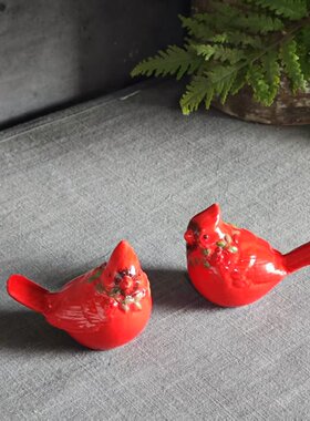 喜庆红色北美红雀手绘陶瓷鸟摆件