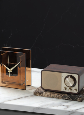 现代轻奢样板间卧室床头柜桌面时钟音响摆件组合搭配软装饰品套装