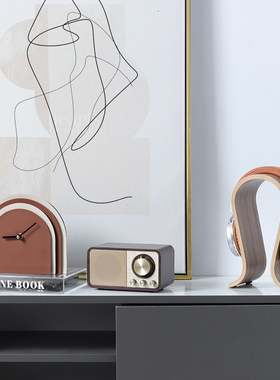 现代轻奢简约创意复古音响耳机座钟组合摆件样板房装饰品客厅书房