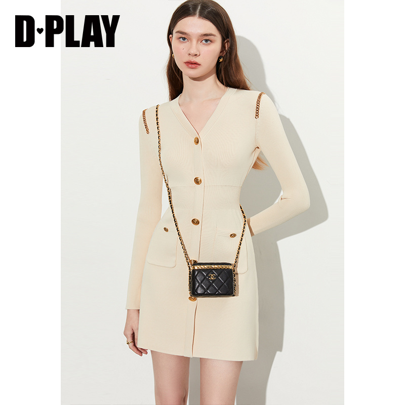 DPLAYV领金属扣链条连衣裙