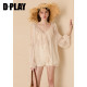 DPLAY ເສື້ອ chiffon ສີເບຈລະດູຮ້ອນທີ່ມີ ruffles off- shoulder