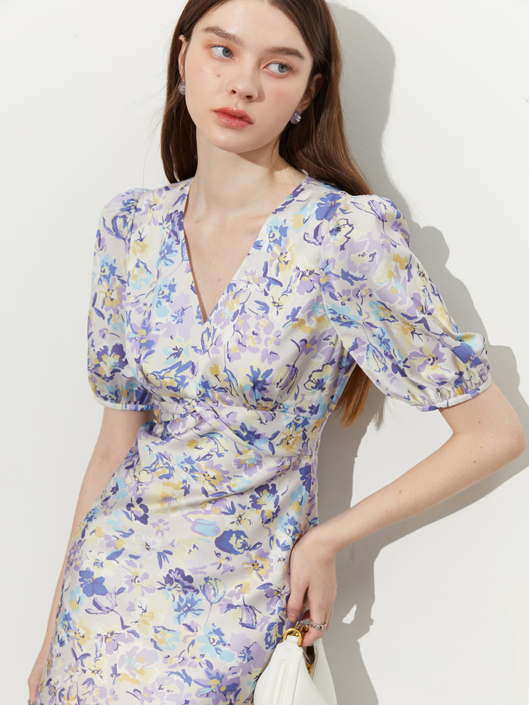 DPLAY2023夏新新中式紫调花卉V领纽结垂感