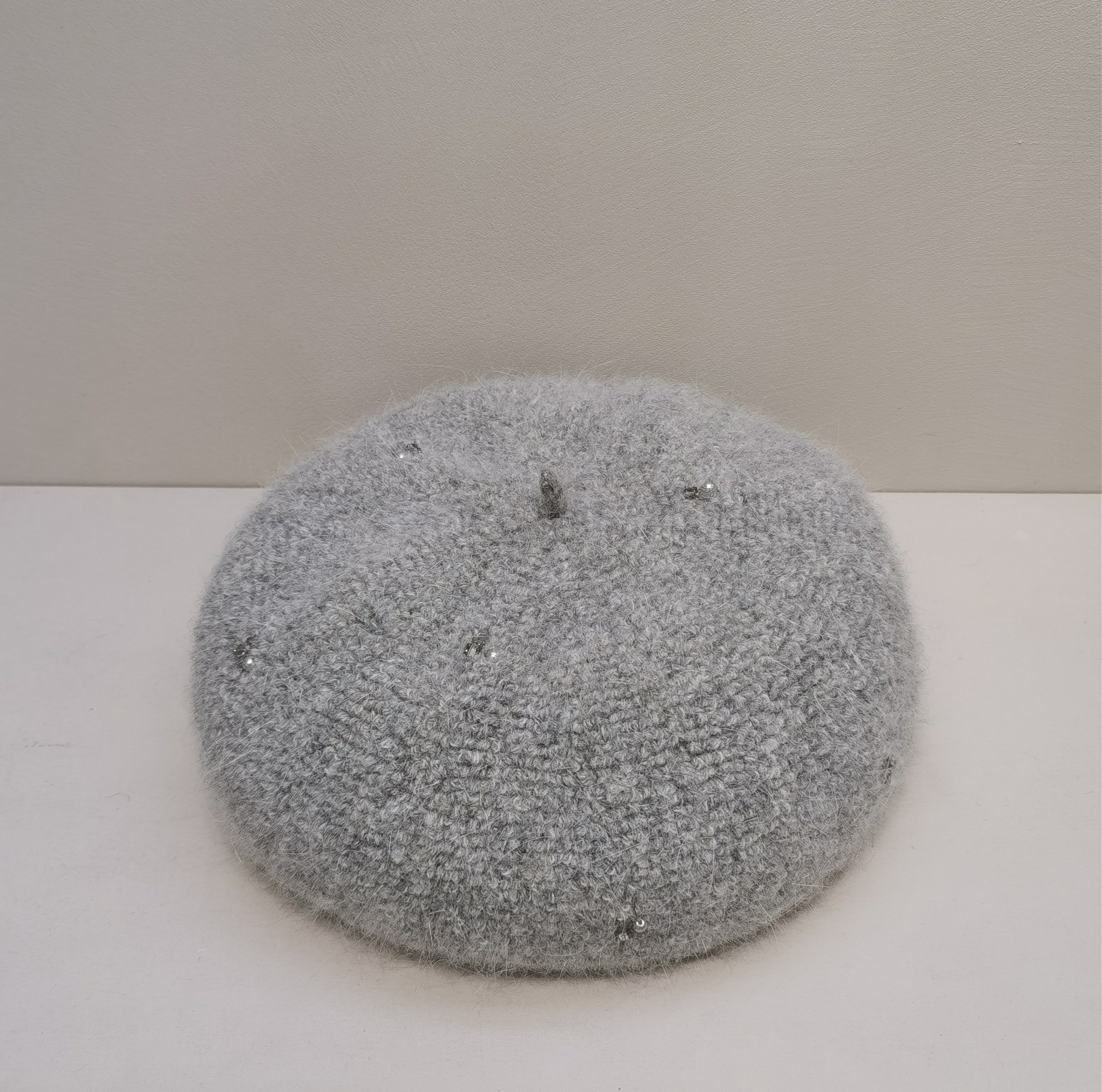 定制款羊毛贝雷帽女手缝珍珠水钻画家帽显脸小蓓蕾帽秋冬新款帽子 - 图1
