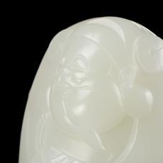 天然新疆和田玉黄皮白玉籽玉把件挂坠吊坠玉雕财神 110克