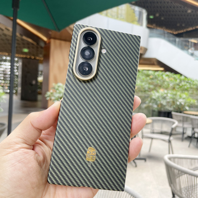 Samsung W26 original mobile phone case is anti-fall and concerns the world