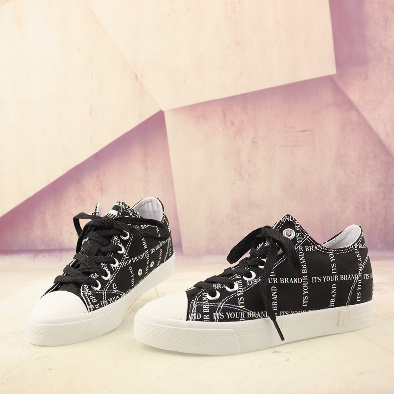 帆布拼真皮圆头低跟系带橡胶底情侣鞋女鞋子多色甜美休闲板鞋