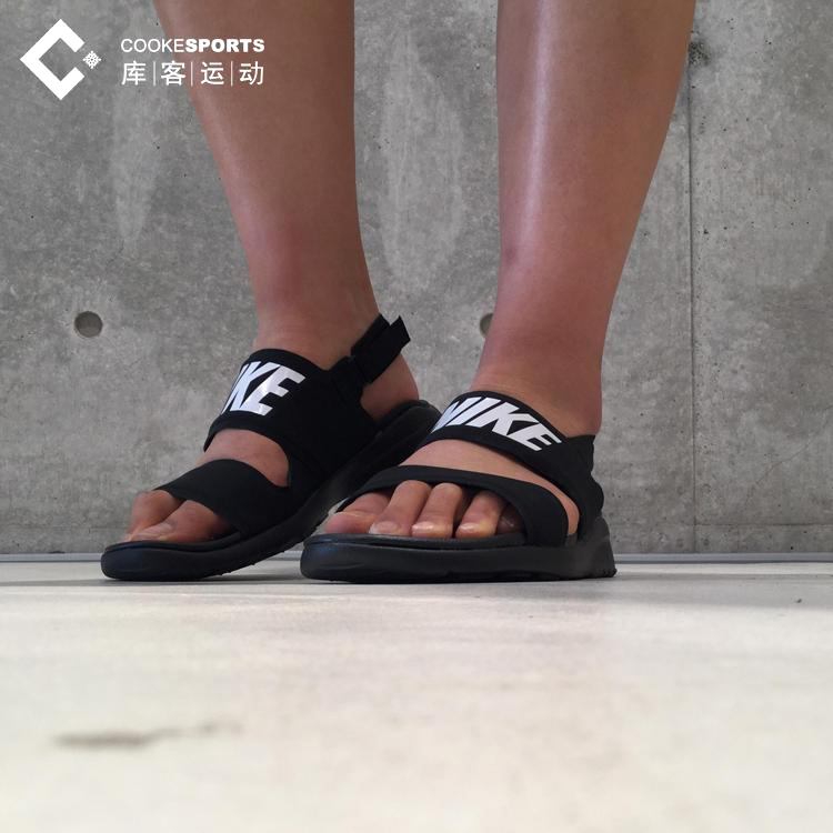 nike tanjun sandals on feet