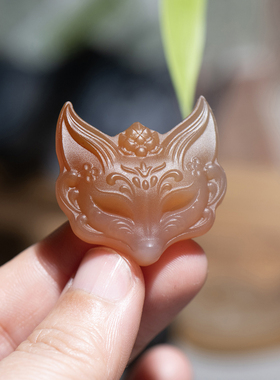 天然红玛瑙九尾狐龙纹吊坠