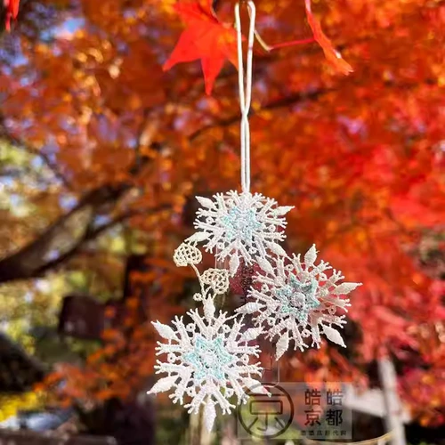 Японская подвеска, со снежинками, с вышивкой