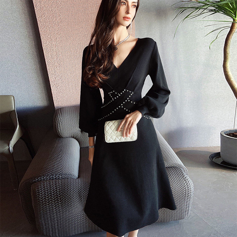 粉红大布娃娃2022春季修身v领裙子 粉红大布娃娃连衣裙