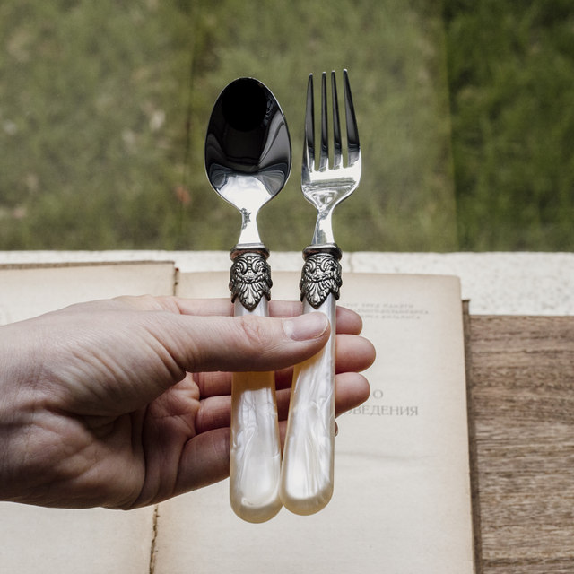 304 stainless steel vintage baroque embossed / brown imitation shell handle / French knife and fork spoon dessert spoon fork set