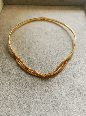 Carolina Herrera轻奢个性时尚镶锆石灵动项圈厚金电镀加保护