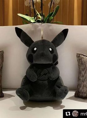 藤原浩闪电联名fragment x Pokemon暗黑皮卡丘玩偶动漫抱枕公仔