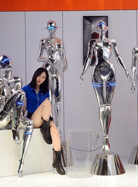 玻璃钢电镀空山基科技机器人女神雕塑机械姬鲨鱼酒吧KTV落地摆件