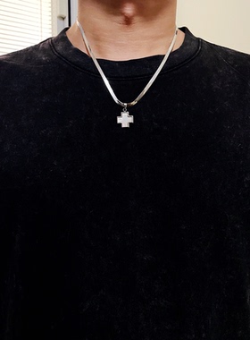 原创设计四叶草贝壳钛钢项链男生潮流时尚金色嘻哈配饰百搭不掉色