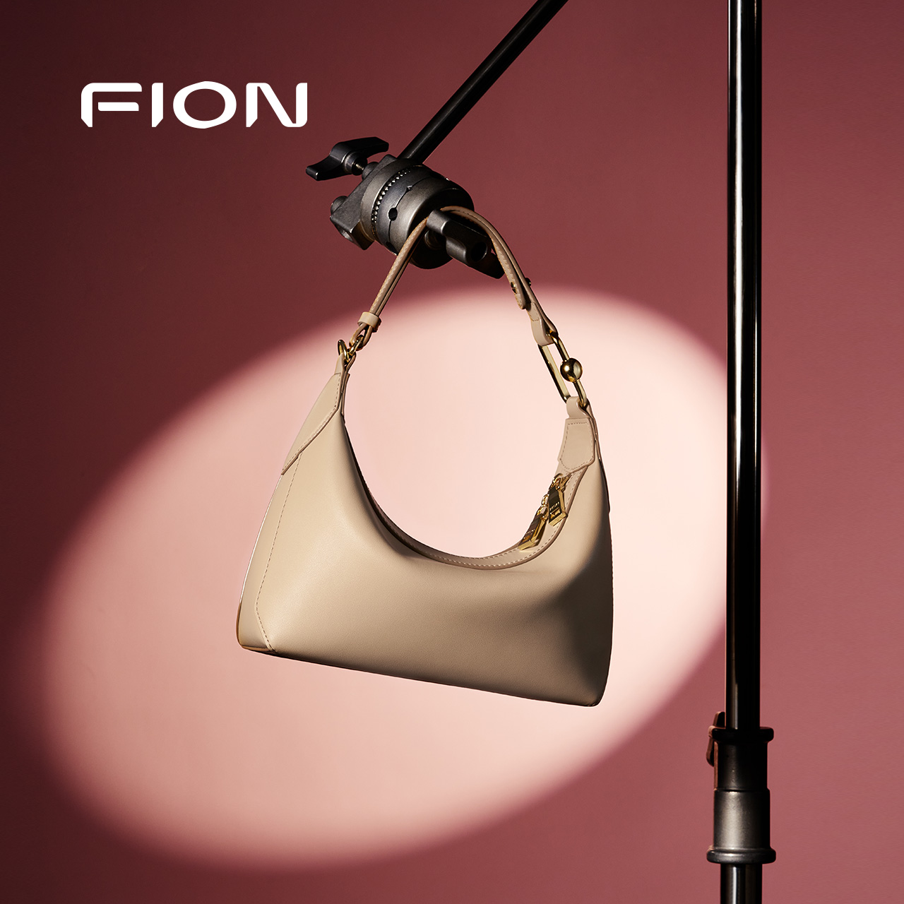 Fion/菲安妮真皮法棍腋下包 新款小众牛皮法式月牙斜挎女单肩包包