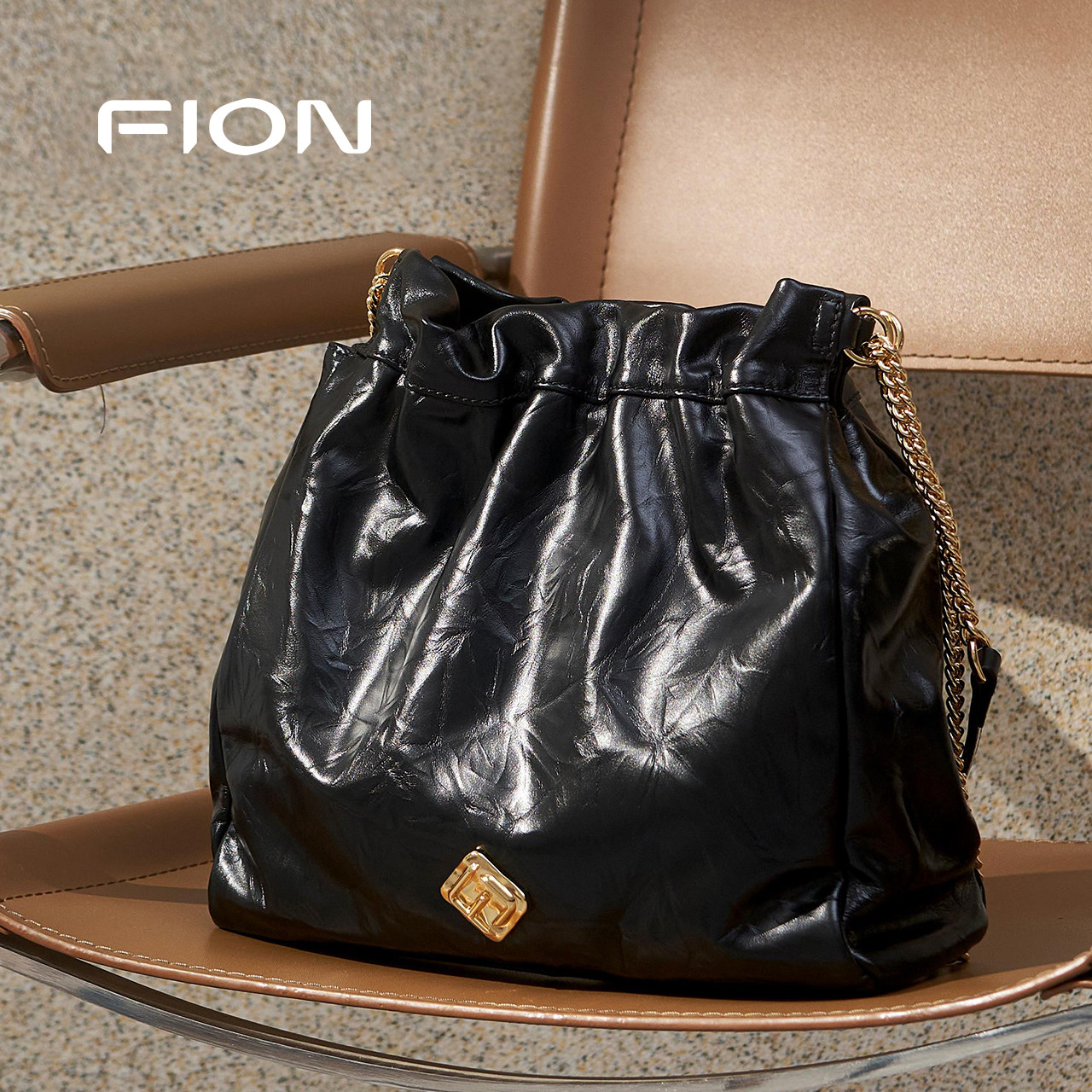 Fion/菲安妮流浪包新款真皮水桶包通勤单肩斜挎包垃圾袋包包女,淘宝优惠券,粉丝福利购,淘宝优惠卷