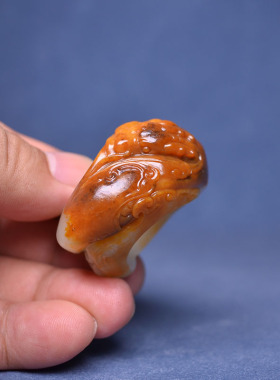 内径20红皮白玉独籽料龙环扳指