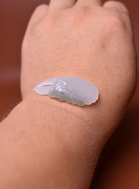 三色特色料翠青白玉蟹钳挂坠手牌