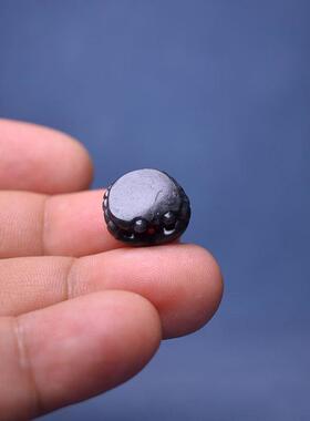 墨玉独籽料八方来财手机挂提溜