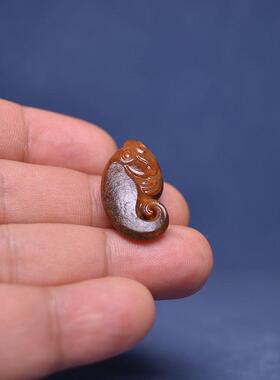 和田玉黑皮黄沁籽料鲤鱼挂坠手牌