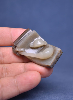 和田玉黑皮籽料金榜题名把件礼物