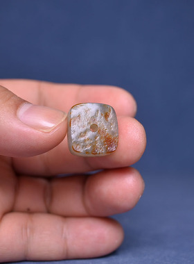 和田玉红皮青花籽料平安扣手牌