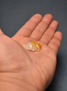 长28红皮白肉独籽料凤凰吊坠手牌