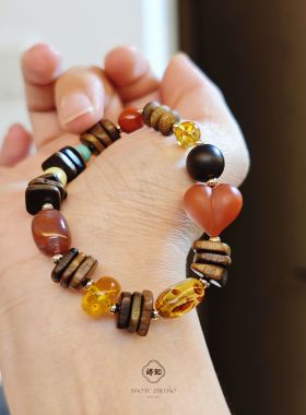 岛屿知道｜南红屁桃沉香琥珀绿松多宝手串